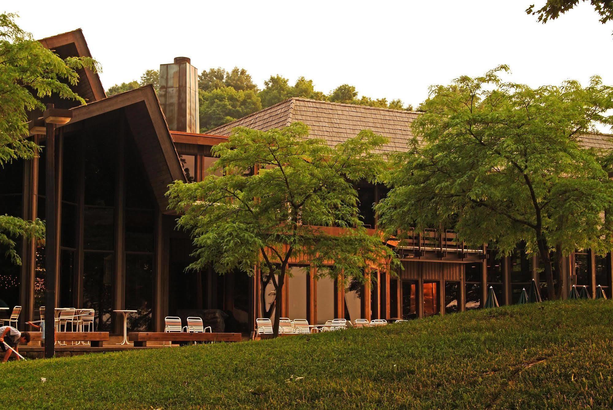 Mohican Lodge And Conference Center Perrysville Exterior foto