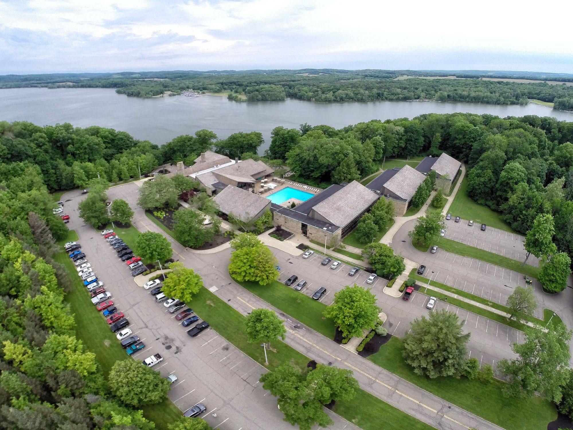 Mohican Lodge And Conference Center Perrysville Exterior foto